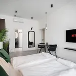 R6 - Boutique Apartments, Location By Bqa Daire