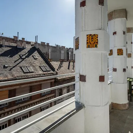 R6 - Boutique Apartments, Location By Bqa Apartament