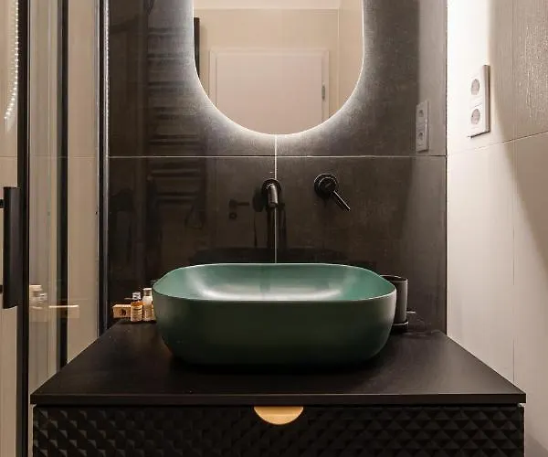 R6 - Boutique Apartments, Location By Bqa *